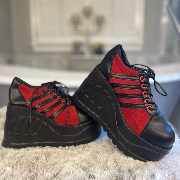 “ GEORGIA FANS”Ladies Platform Blk/Red Platform Bootie - Picture 3 of 5